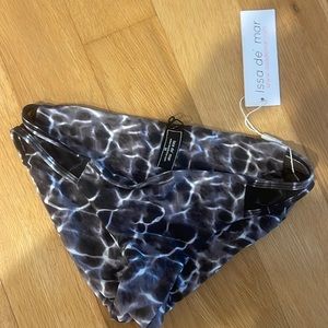 Issa De Mar never worn with tags swim bottoms! Size medium